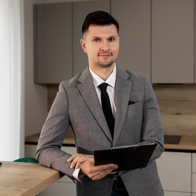 Максим Глазунов